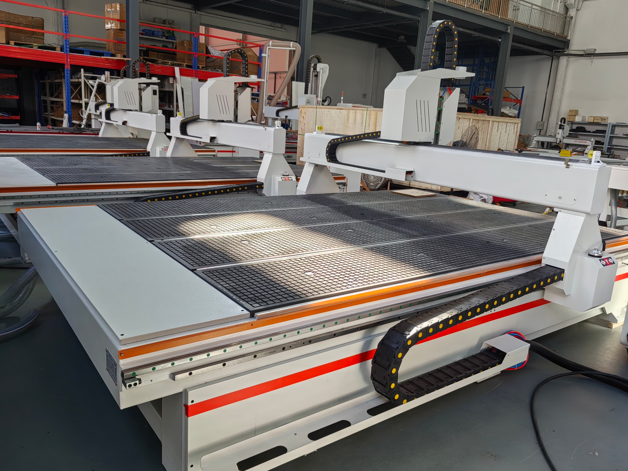 Фрезерно-гравировальный станок с ЧПУ HAUFER HF-2030 Servo 6 кВт